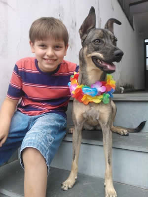 Garoto com cachorro